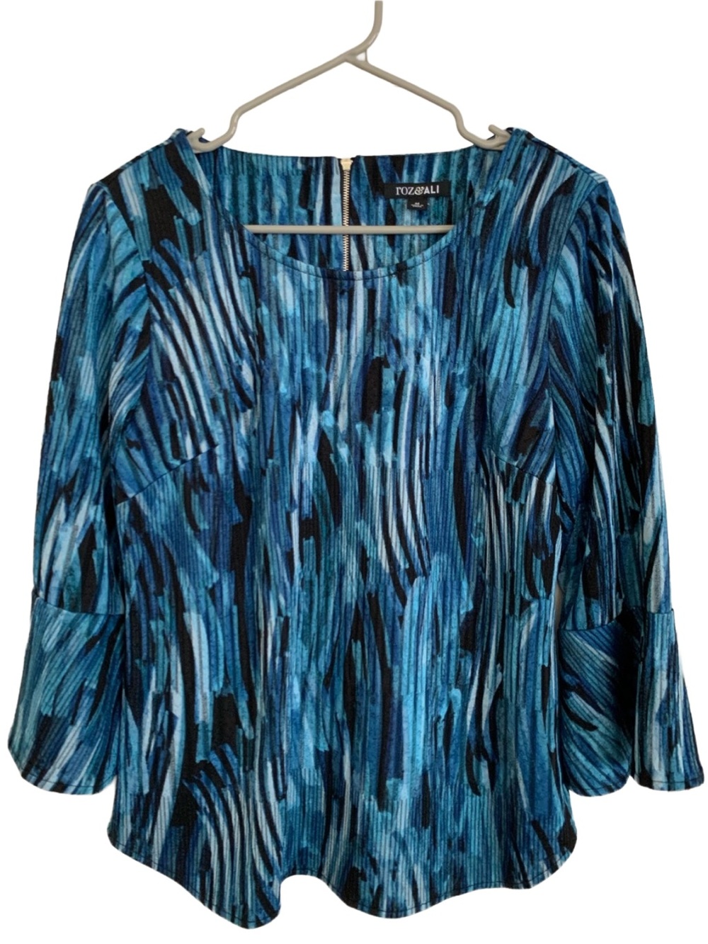 ROZ & ALI Blue Black Print 3/4 Ruffle Sleeve Blouse